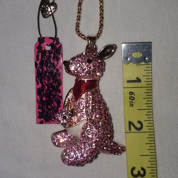 ❤Pretty! Pink Crystal Kangaroo Charm w/Free Chain - Picture 3 of 9